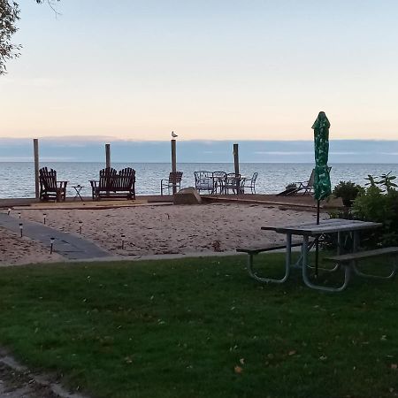 Pine Haven Beach Resort Tawas City Exterior photo