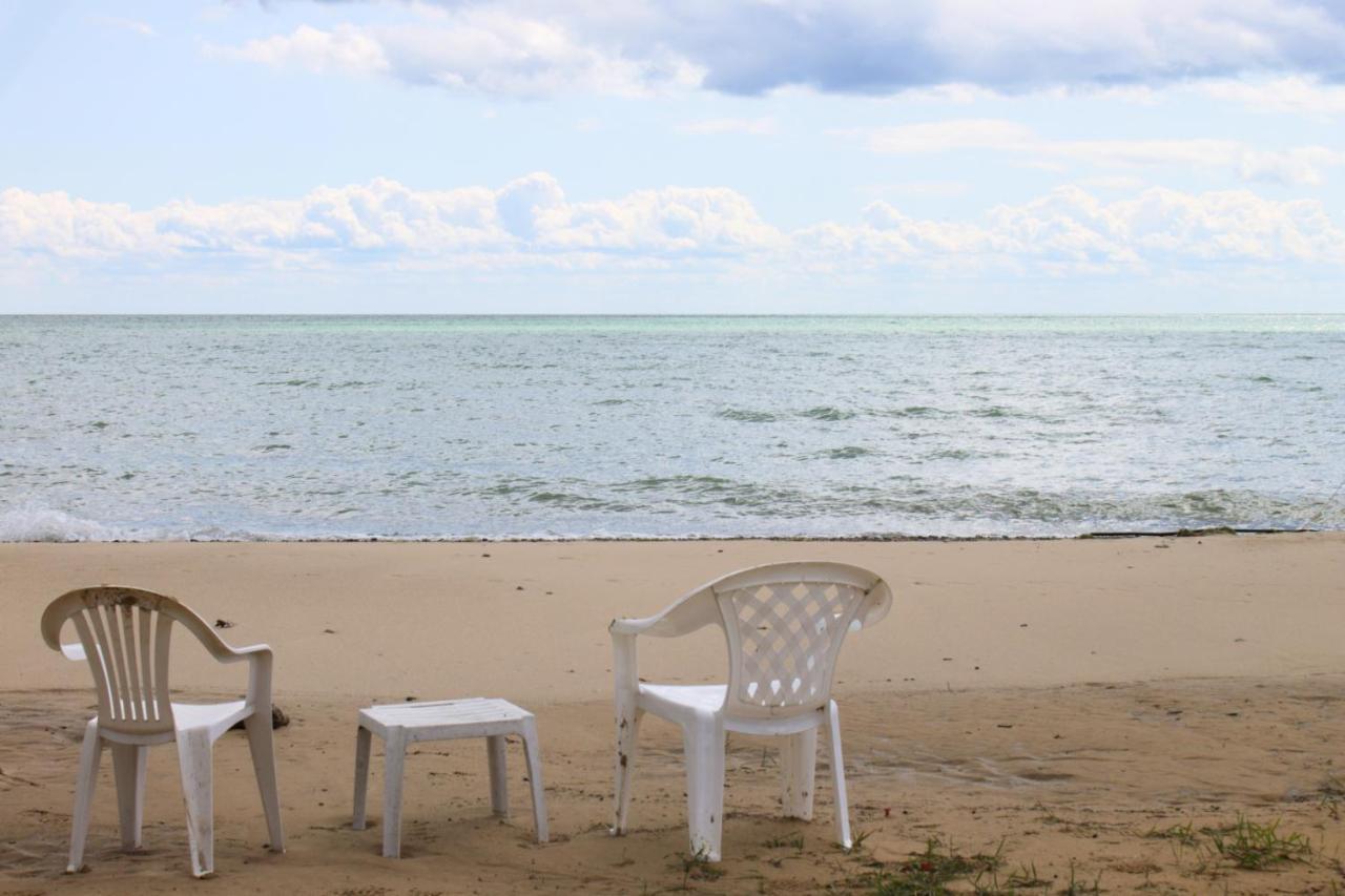 Pine Haven Beach Resort Tawas City Exterior photo