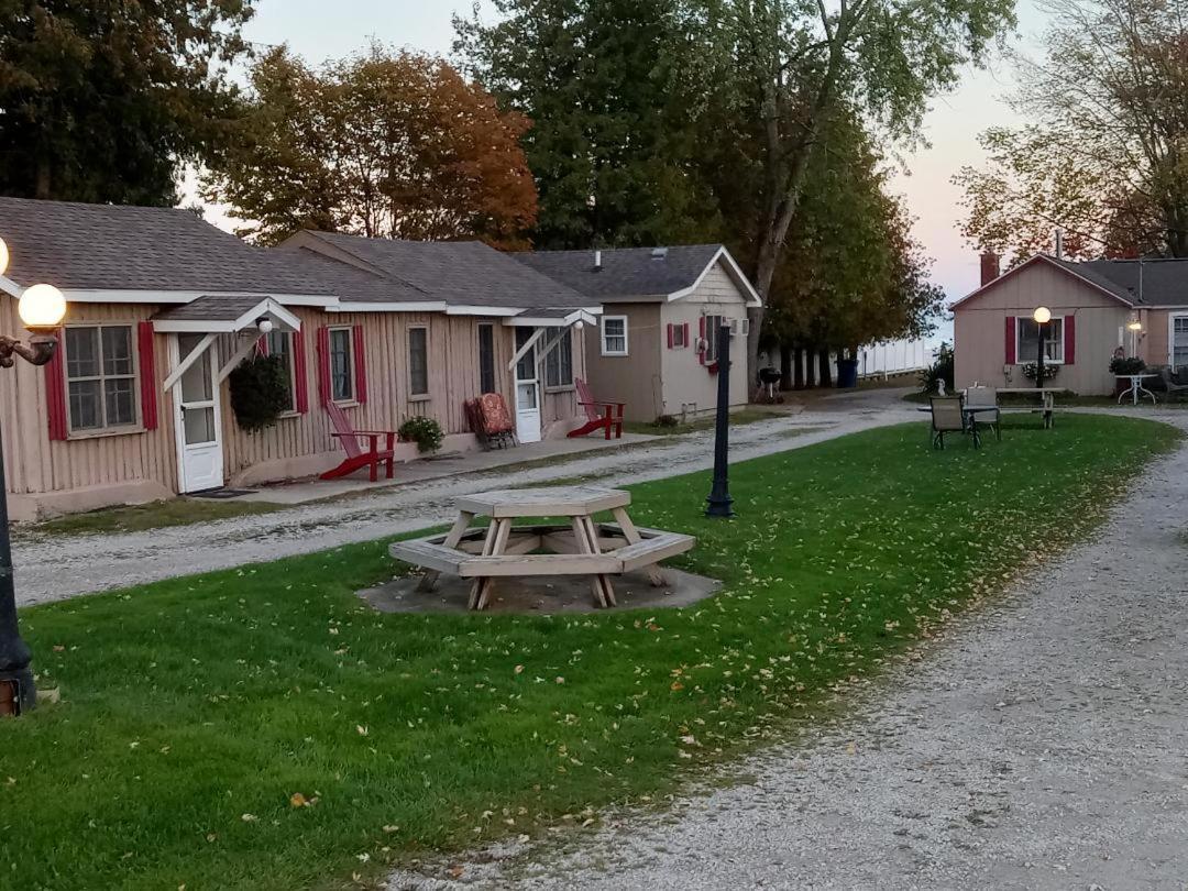 Pine Haven Beach Resort Tawas City Exterior photo