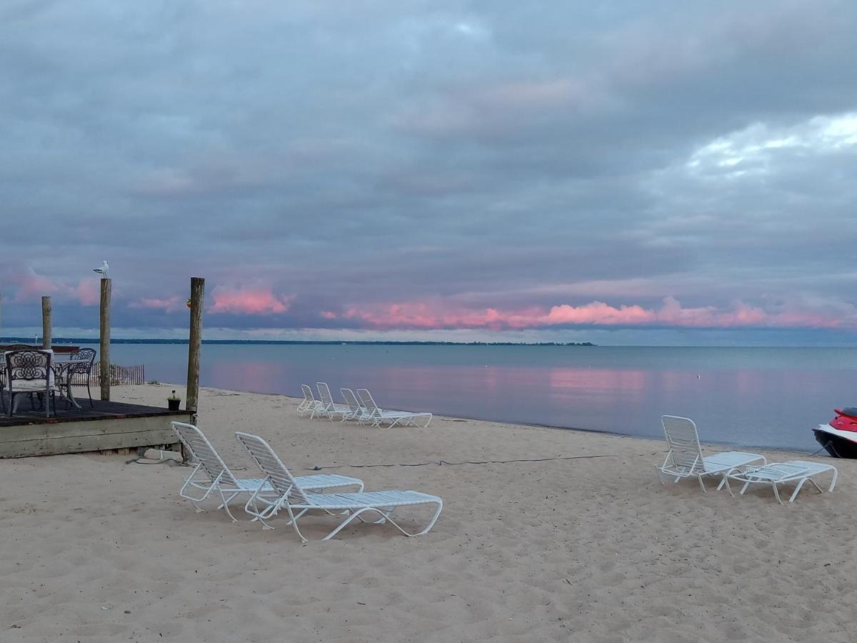 Pine Haven Beach Resort Tawas City Exterior photo